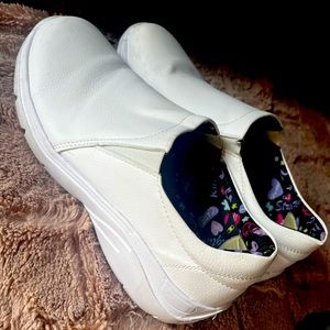 Nursing shoes